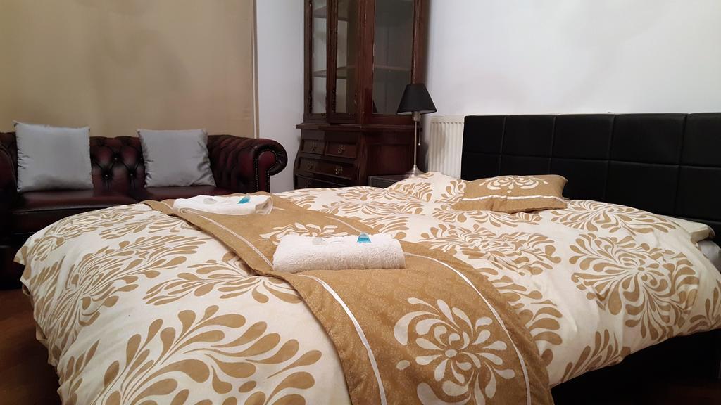 Oyo Guest House Ellipse Whetstone Room photo